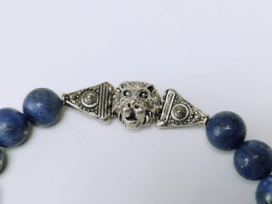 Bratara veche cu lapis lazuli si inchizatoare argintie cu un leu copii