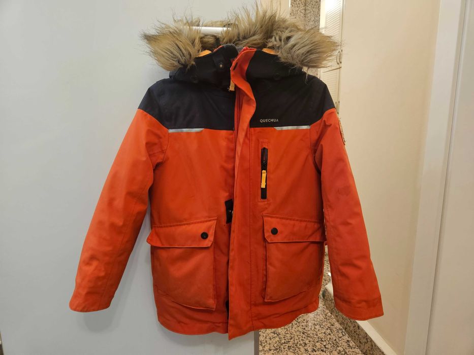 ДЕТСКО ЗИМНО ЯКЕ ТИП ПАРКА непромокаемо Decathlon 7-8 год.