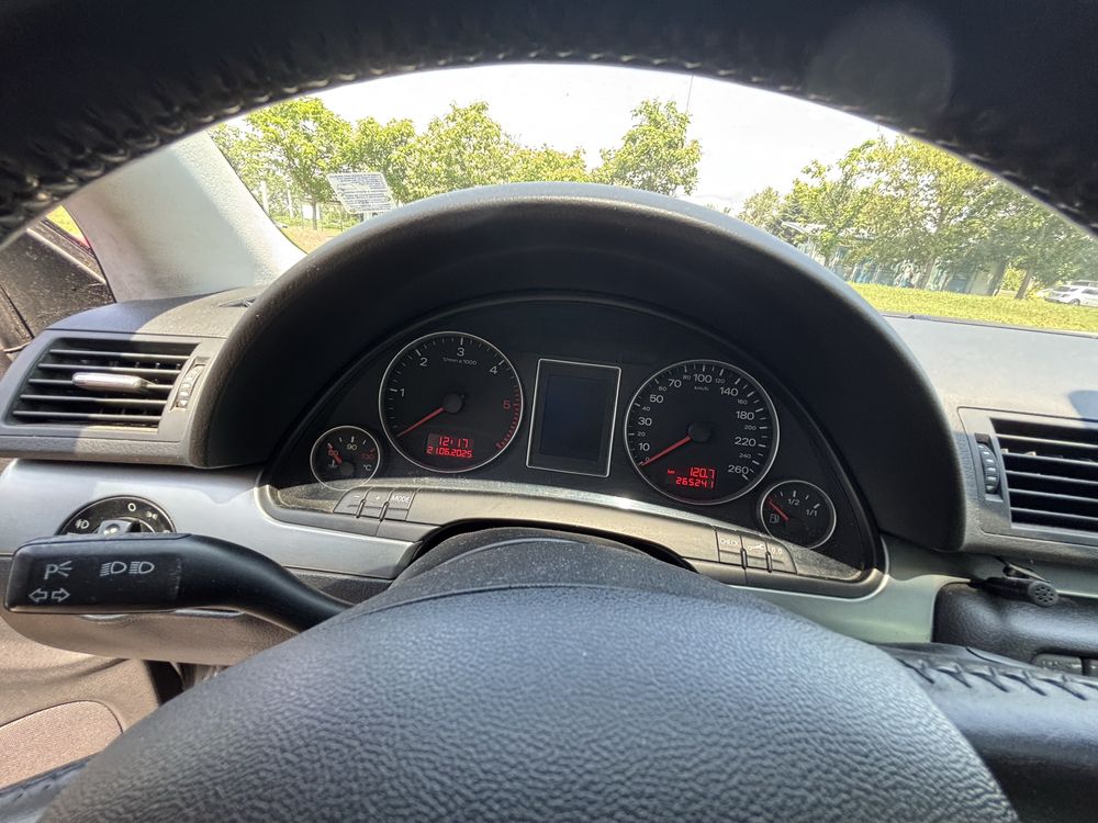 Audi A4  2.0  TDI  седан