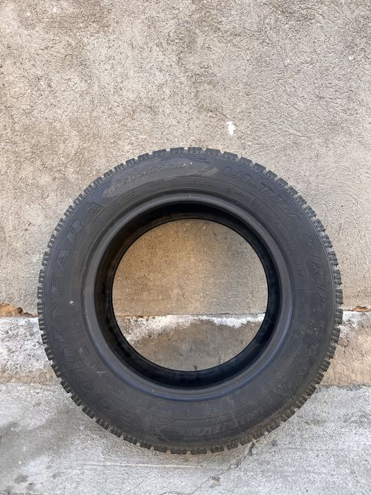 Зимние шины205/ 65 R15