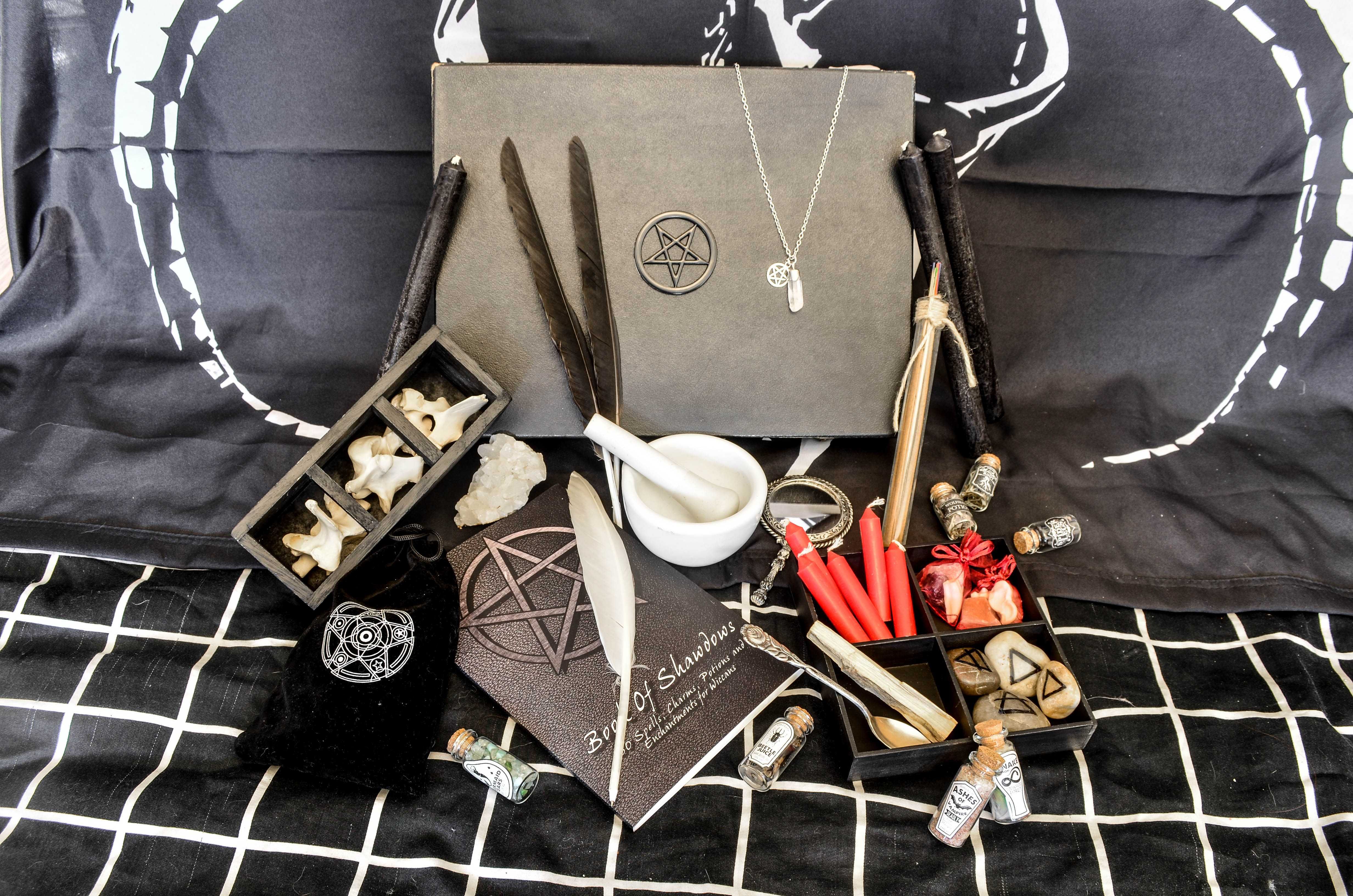 Witchcraft Box - cutie cu elemente esoterice obiecte occult HANDMADE