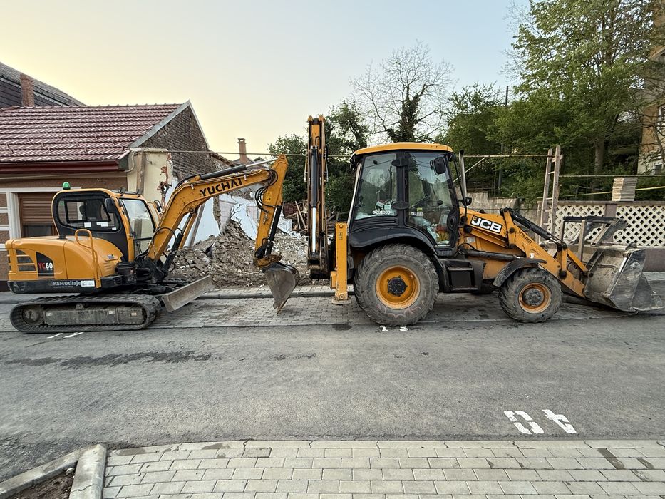 Inchiriez si prestez servicii cu buldoexcavator Jcb 3CX 2019 !