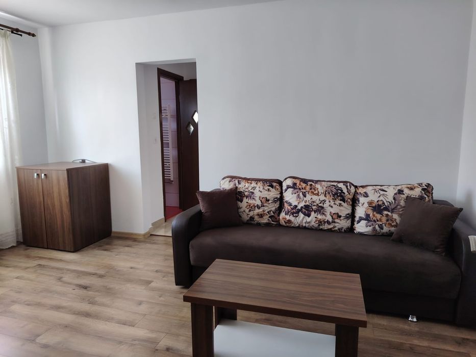 Apartament 3 camere de închiriat