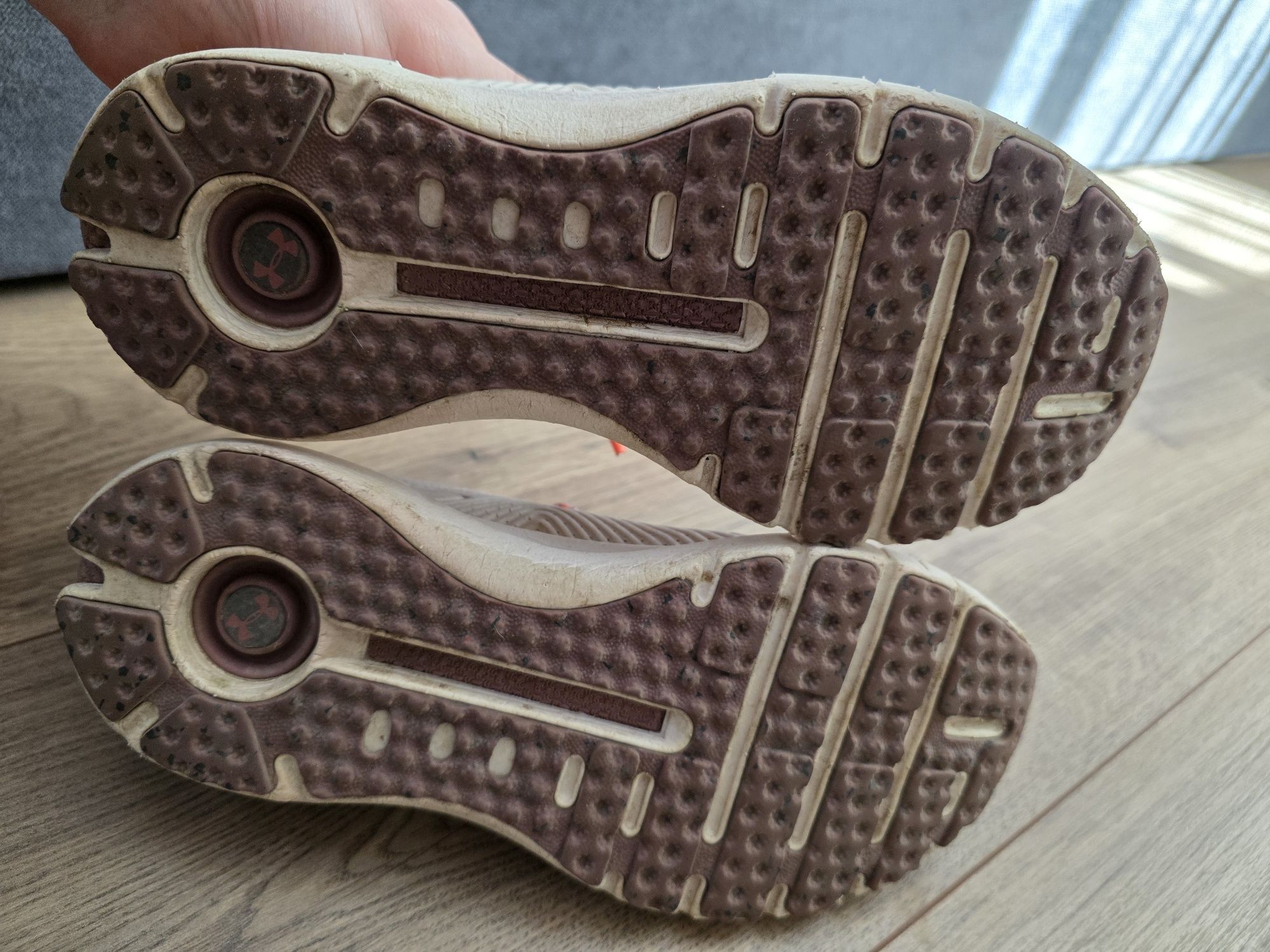 Маратонки UNDER ARMOUR с Bluetooth