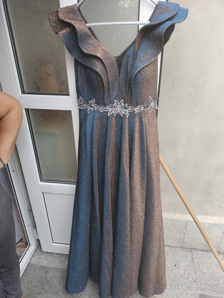 Vand rochii marimea 46 48