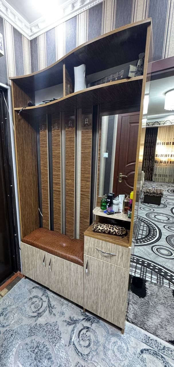 Продаётся прихожка