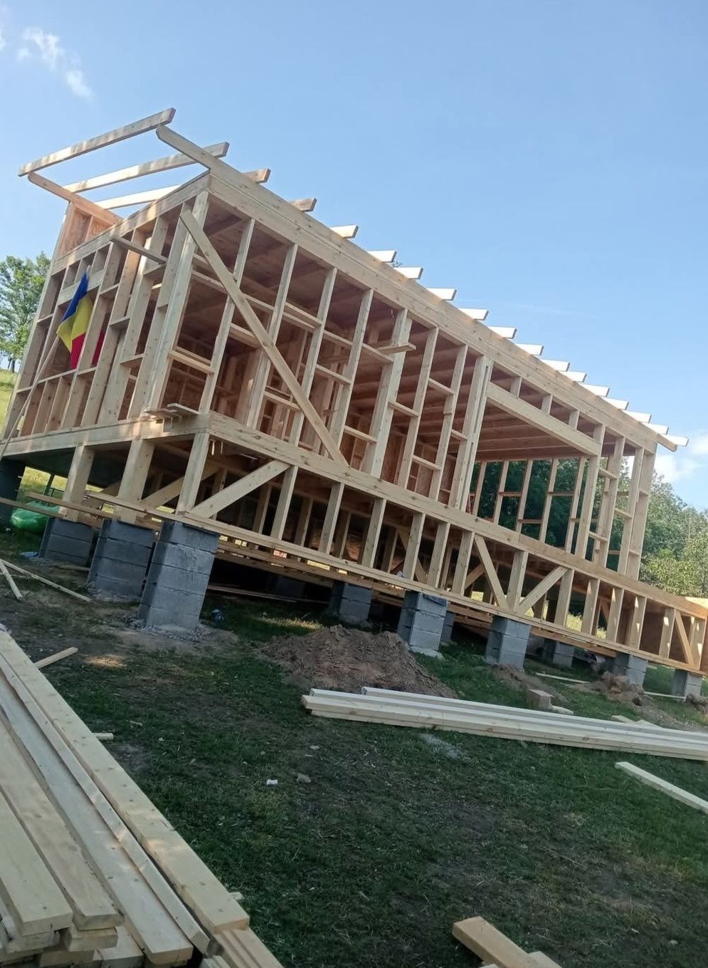 Vând fac construiesc case din lemn locuibile cu toate materialele