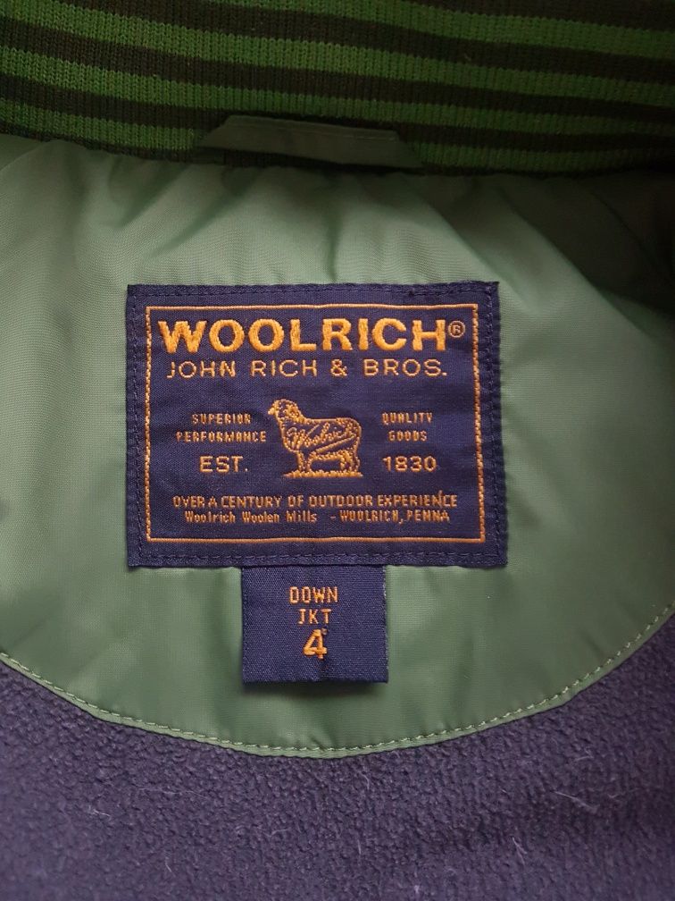 Geaca din puf Woolrich pt baieti de 4-5 ani,originala