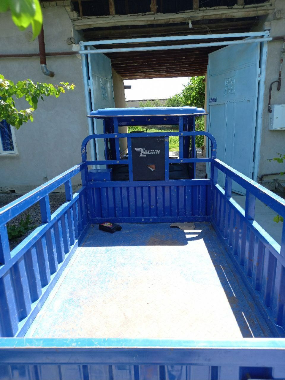 Lochin motorol yaxshi holatda sotiladi