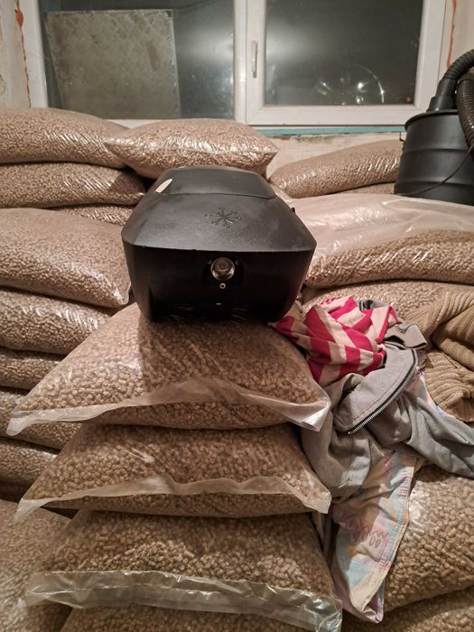 лодка за захранка със зарядно