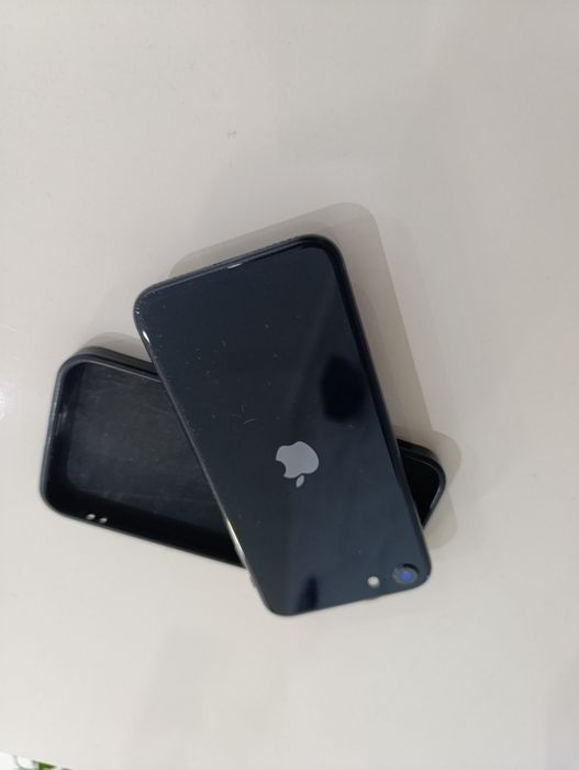 iPhone SE 2020, 64GB
Телефонът е в отлично състояние – работи безупр