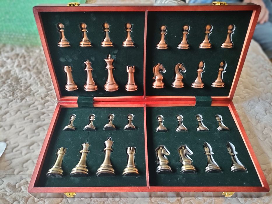 Vând șah piese bronz