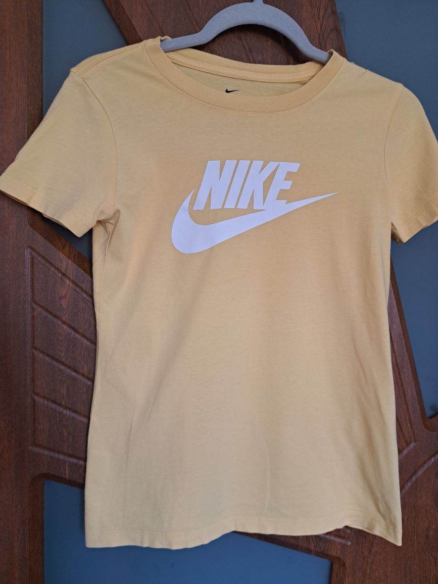 Намалени цени тениски Guess,Nike,Junona,Adidas