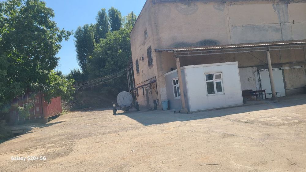 Продается комплекс холодильных помещений и офис. 40 соток.