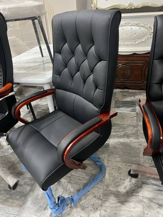 Офис учун кресло сотилади