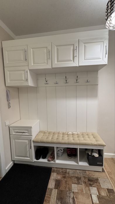 Прихожая со шкафчиками