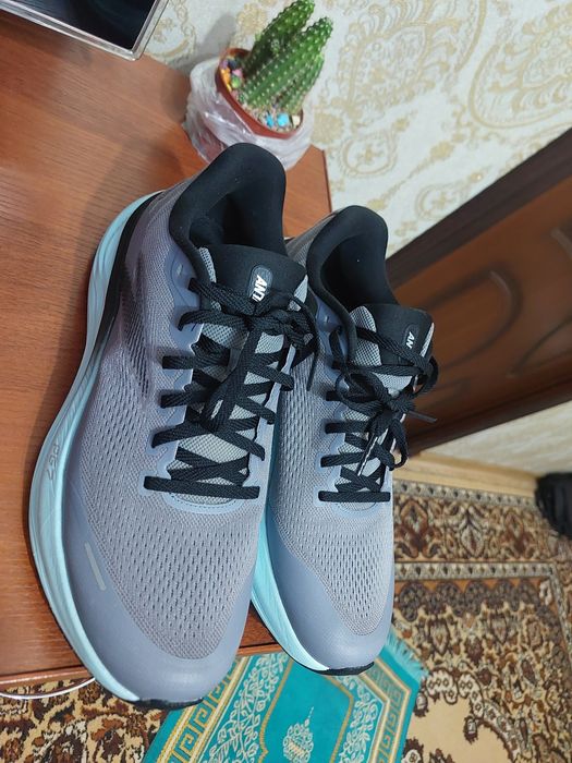 Кроссовки оригинал размер 44-45