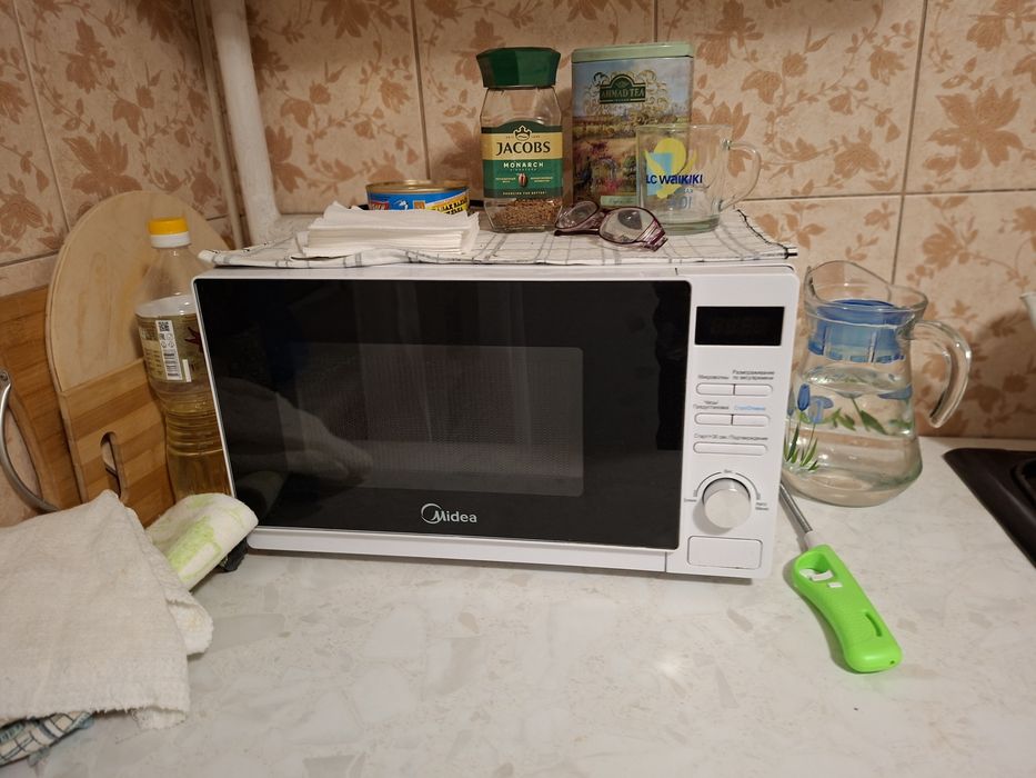 Стиральная машинка и микроволновка