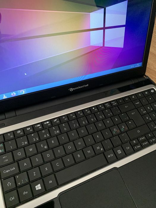 Laptop Slim Packard-bell display 15,6,320gb m,functional cu incarcator