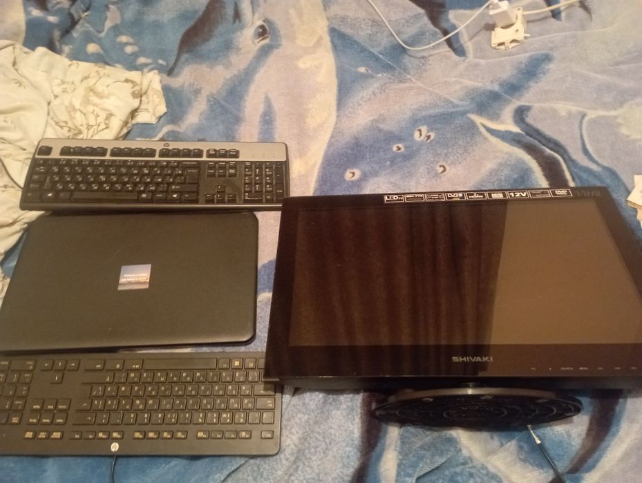 Продам ноутбук две клавиатуры и теверизор