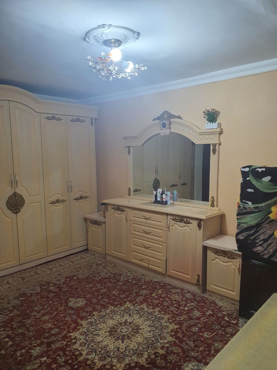 1xonalik uy 2 xonalik qlingan  1 etaj 4 etajka g'ishtli dom.