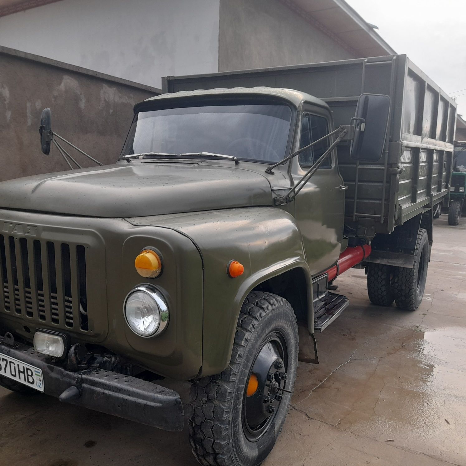 Gaz 53 sotiladi.