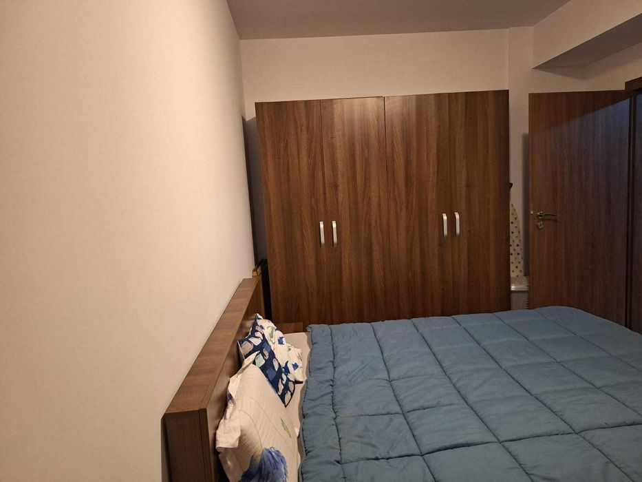 Ofer spre închiriere apartament cu două camere