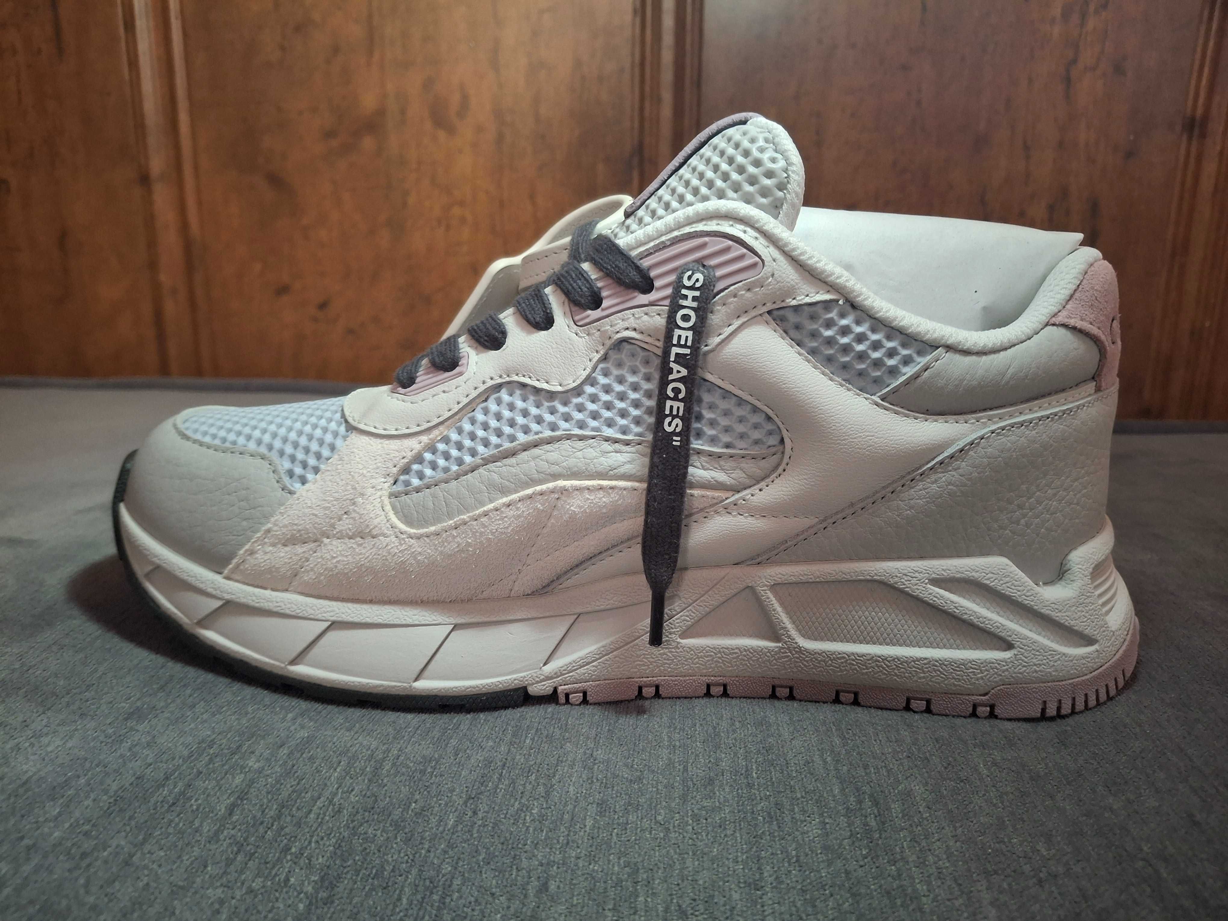Off-White
Kick Off Sneakers; дамски; 37-ми номер; състояние ново;670лв