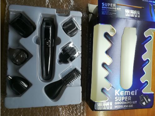 Машинка для стрижки волос Kemei -универсальная + 6 насадок Новая.