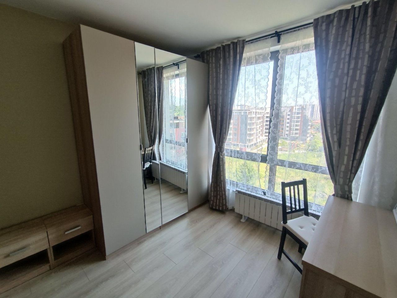 Дава се под наем Тристаен апартамент в София, Витоша - 100 кв.м за 1000 € - Снимка #4