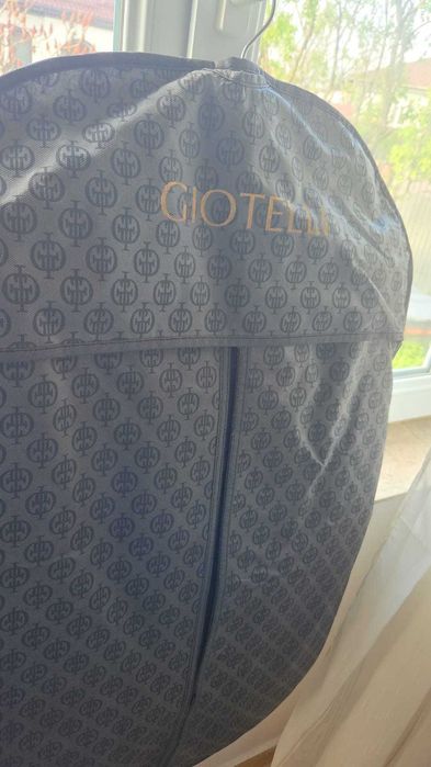 Costume bărbătești de vanzare ,purtate. Curățate profesional