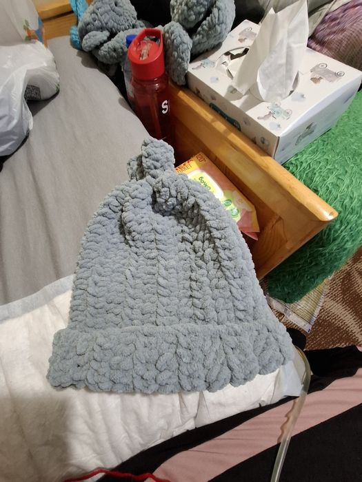 Зимни ленти и шапки с уши и без различни цветове