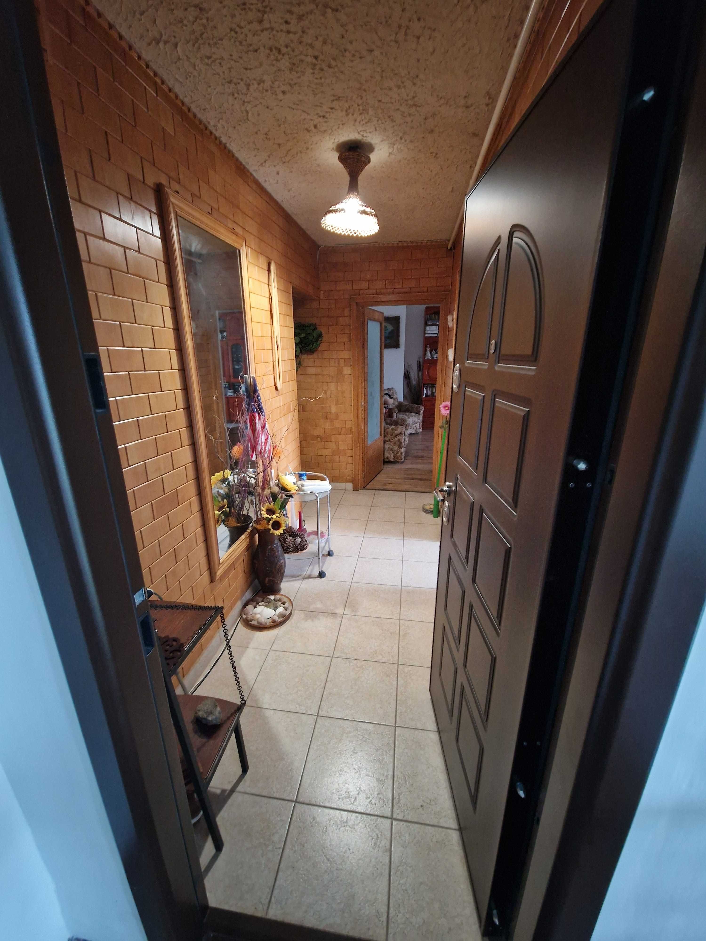 Apartament 3 camere, Carpati 2