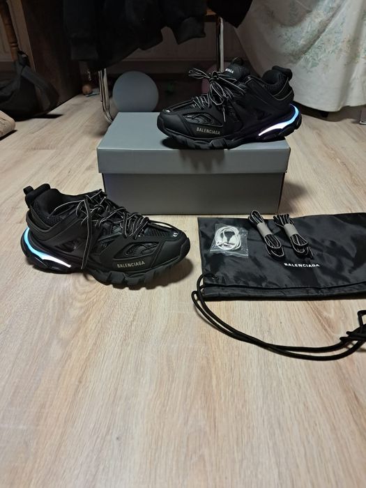 Balenciaga track led