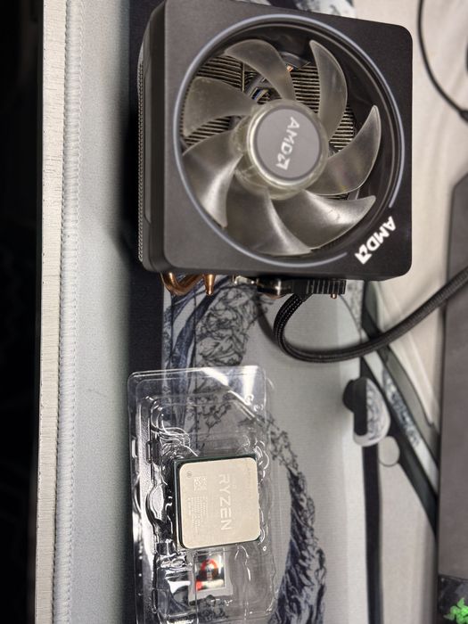 procesor ryzen 7 3700x cu cooler amd wraith prism