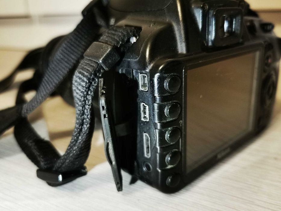 Aparat Nikon D3100 + obiectiv nou Nikon DX 18-55mm