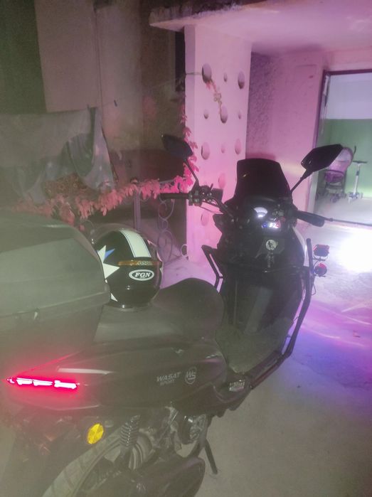 Бензинли Скутер  сотилади.