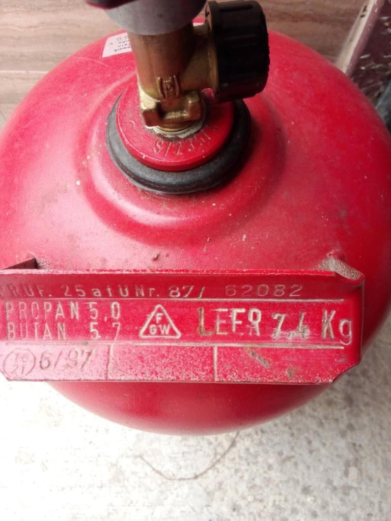 Продавам 3 Газови Бутилки