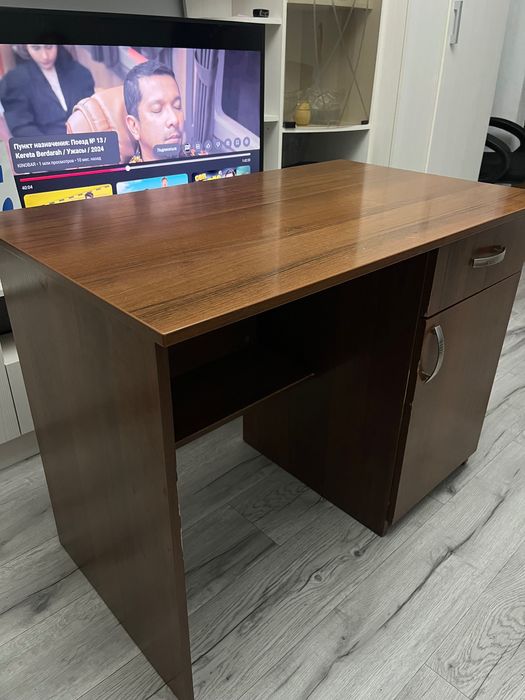 Продам компьютерный  стол