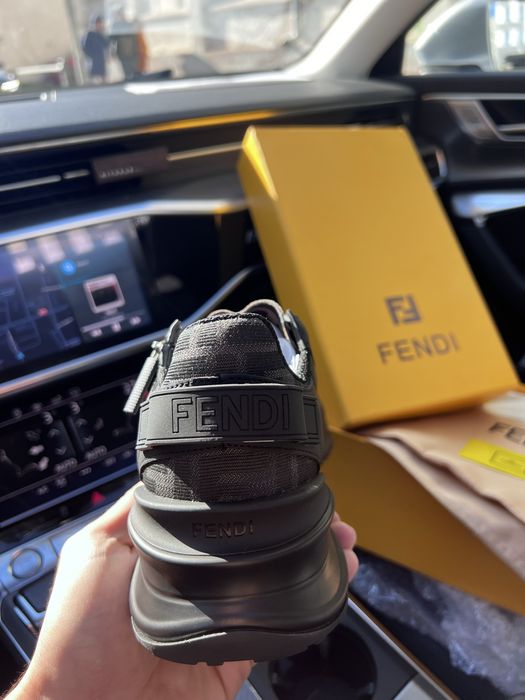 Flow Low-Top Sneakers