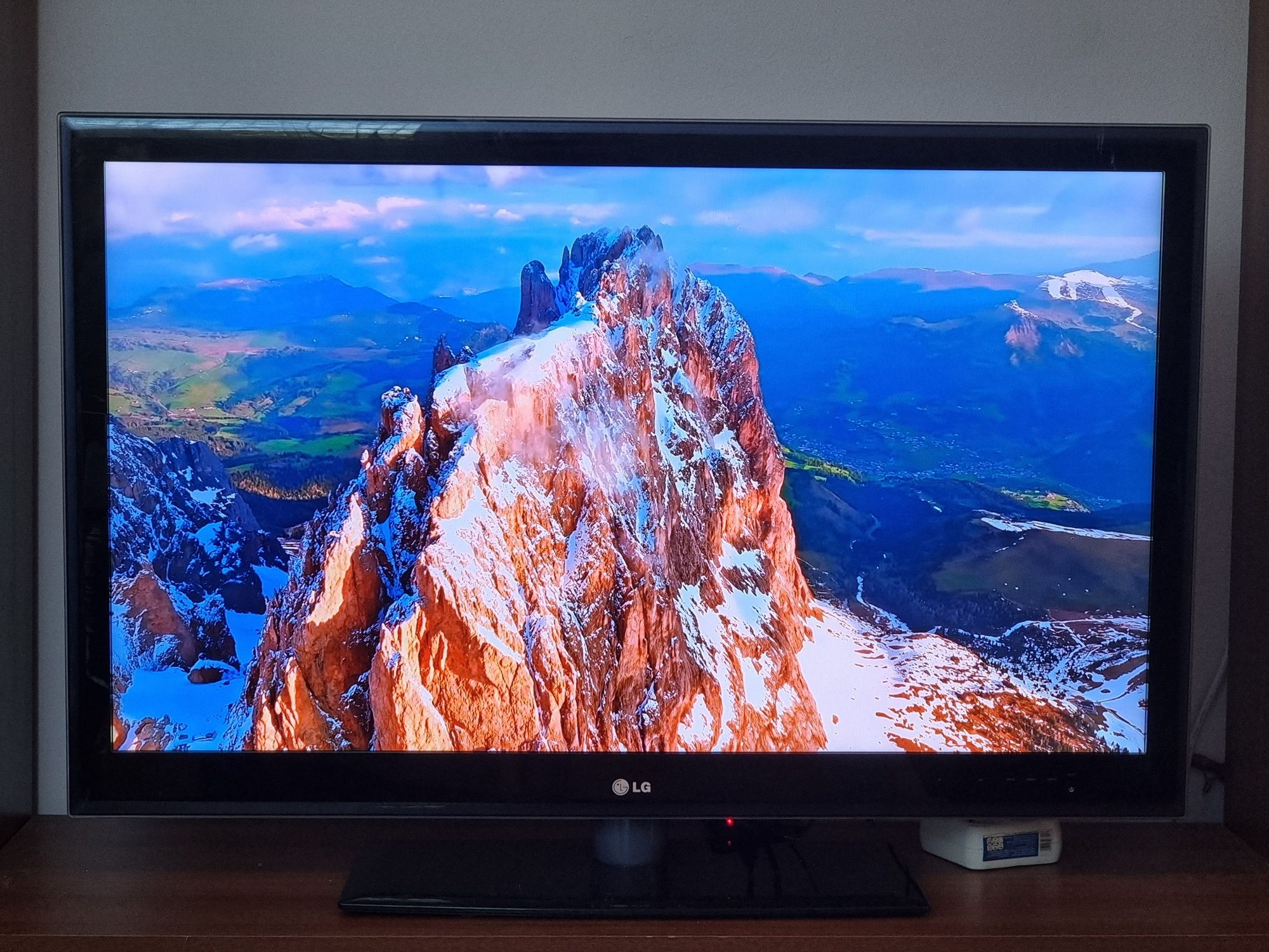 Телевизор/LG - 42" - FullHD , Цифтова + Ефирна