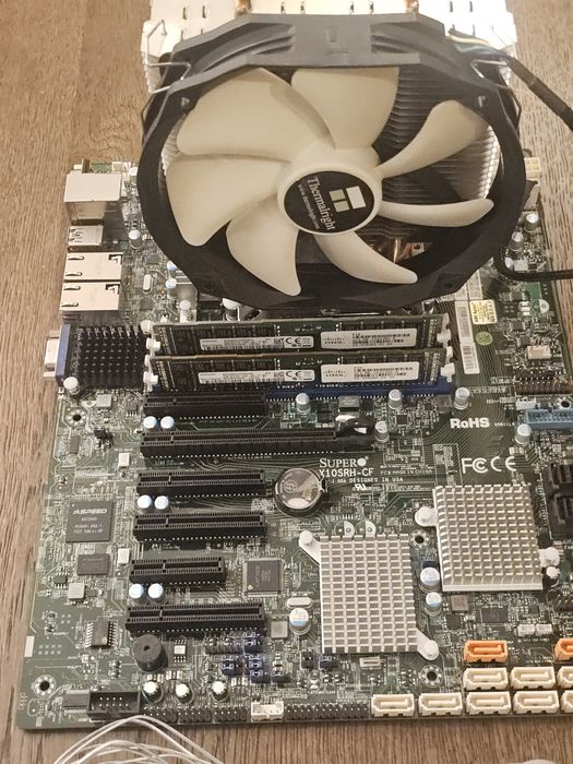 Supermicro X10SRH-CF сървърно дъно