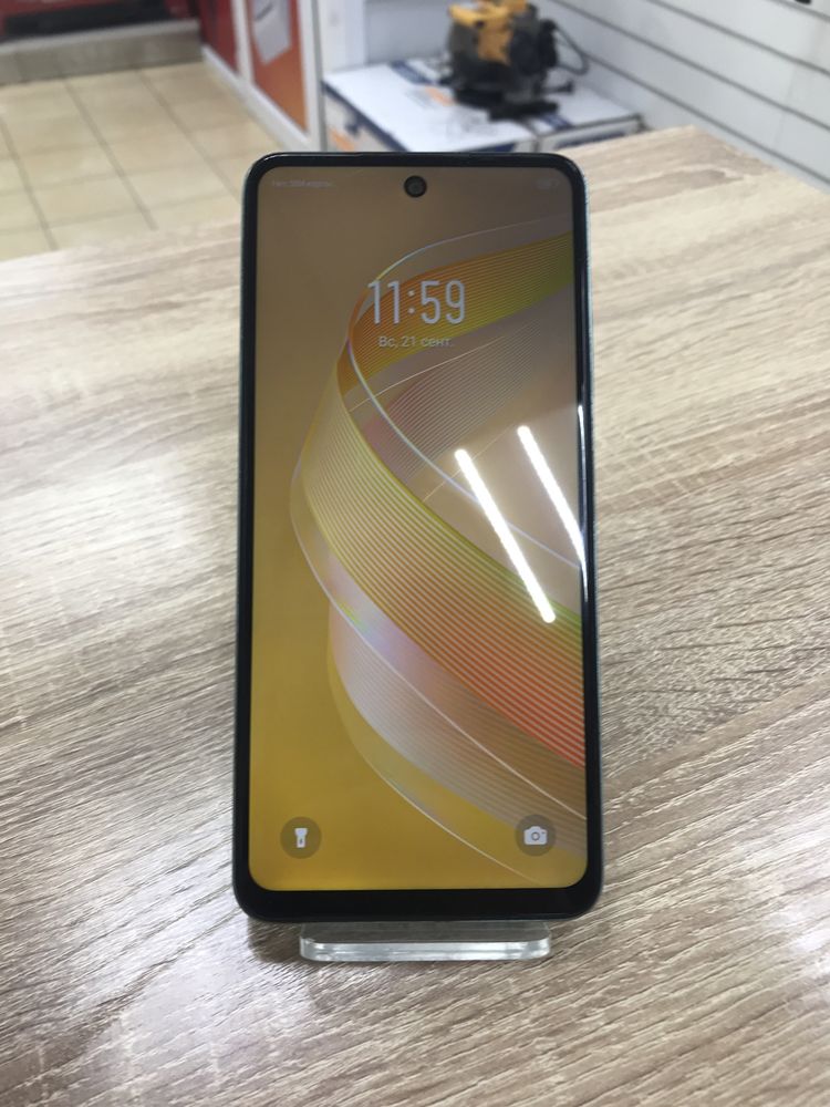 Infinix Smart 8    4/128 ( osp14))