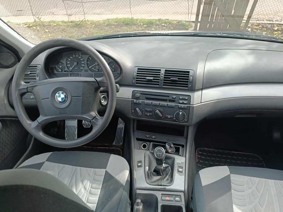 E46 316i benzină anul 2000 in stare bună fără probleme