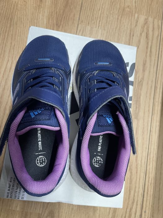 Продавам детски маратонки Adidas
