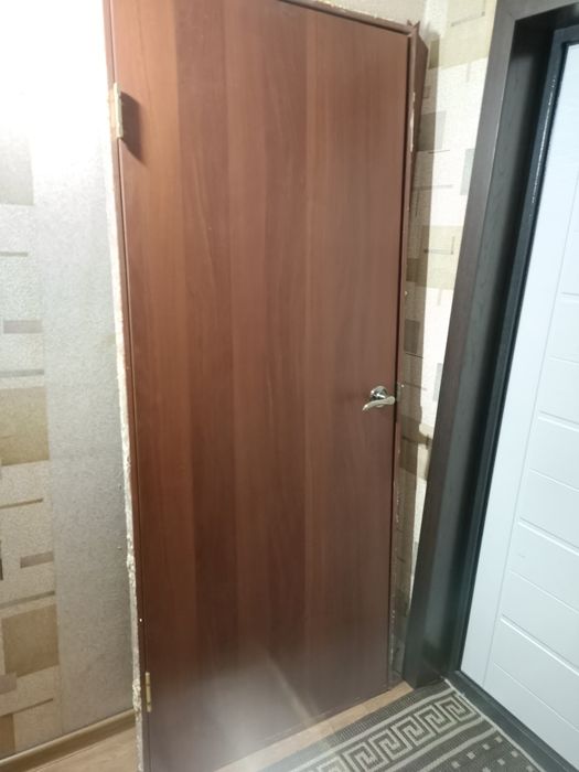 Продам деревянную дверь