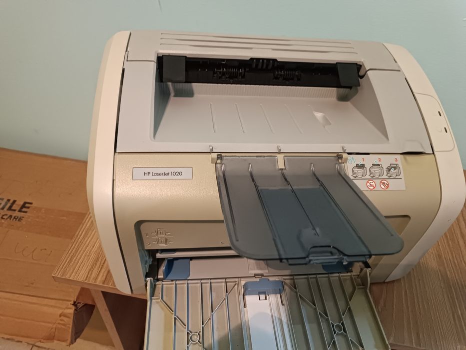 Продам принтер НР 1020