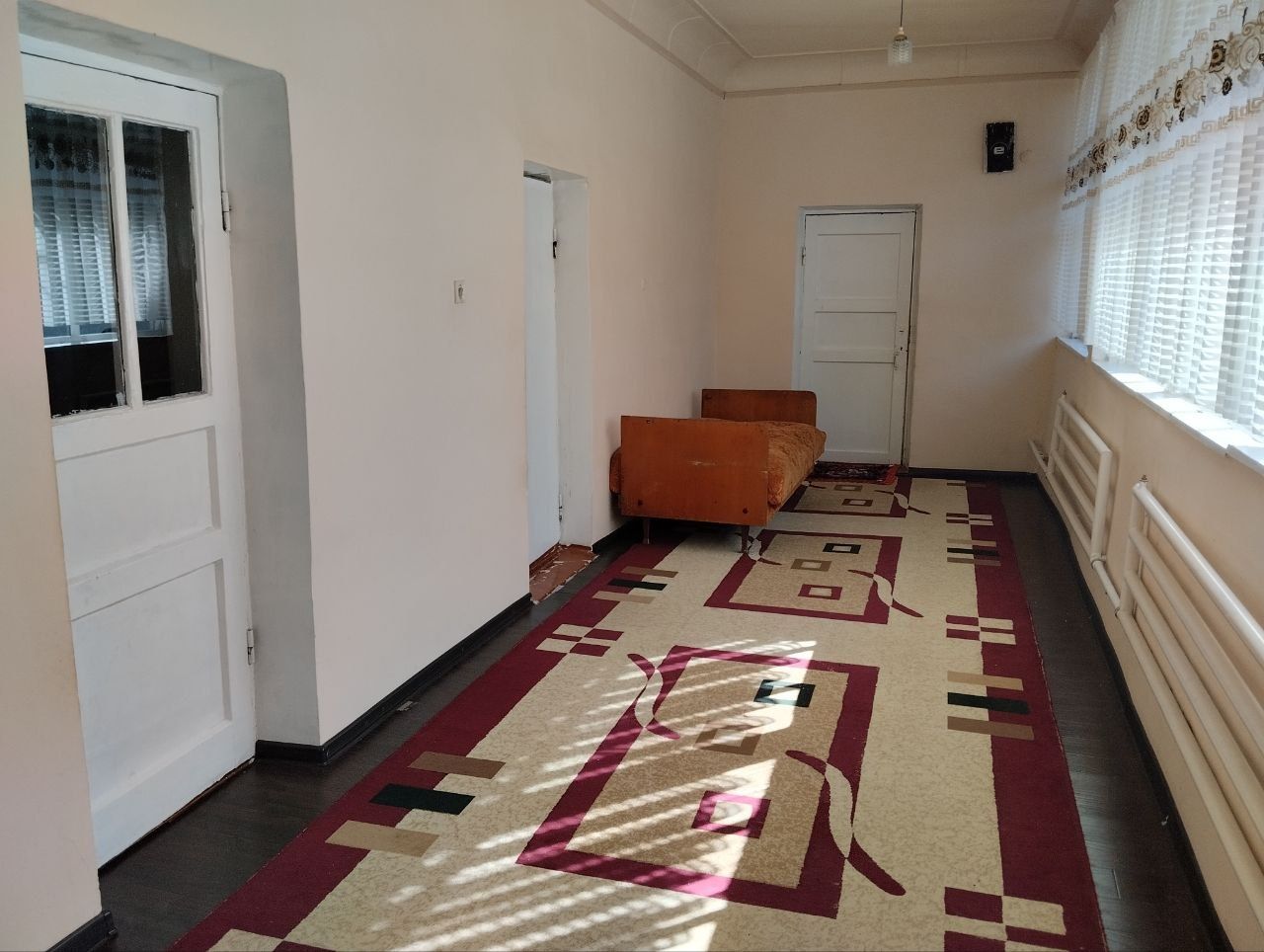 Qibrayda sharoiti bor 8 sotix hovli sotiladi