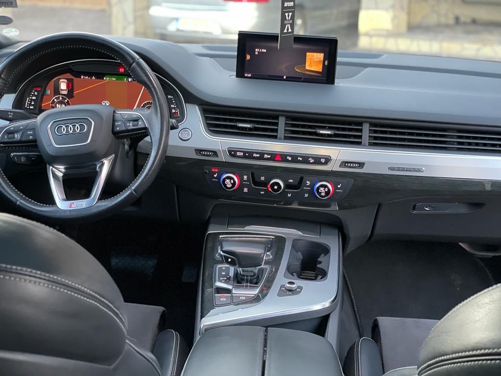 Audi Q7  2016 7 locuri