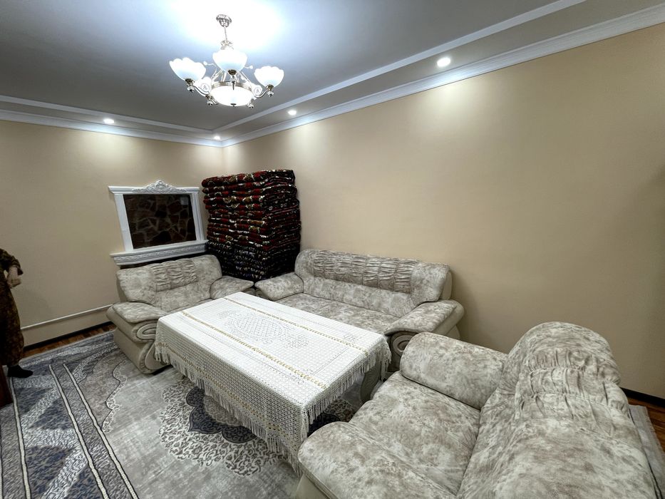 Диван кресло столи билан сотилади